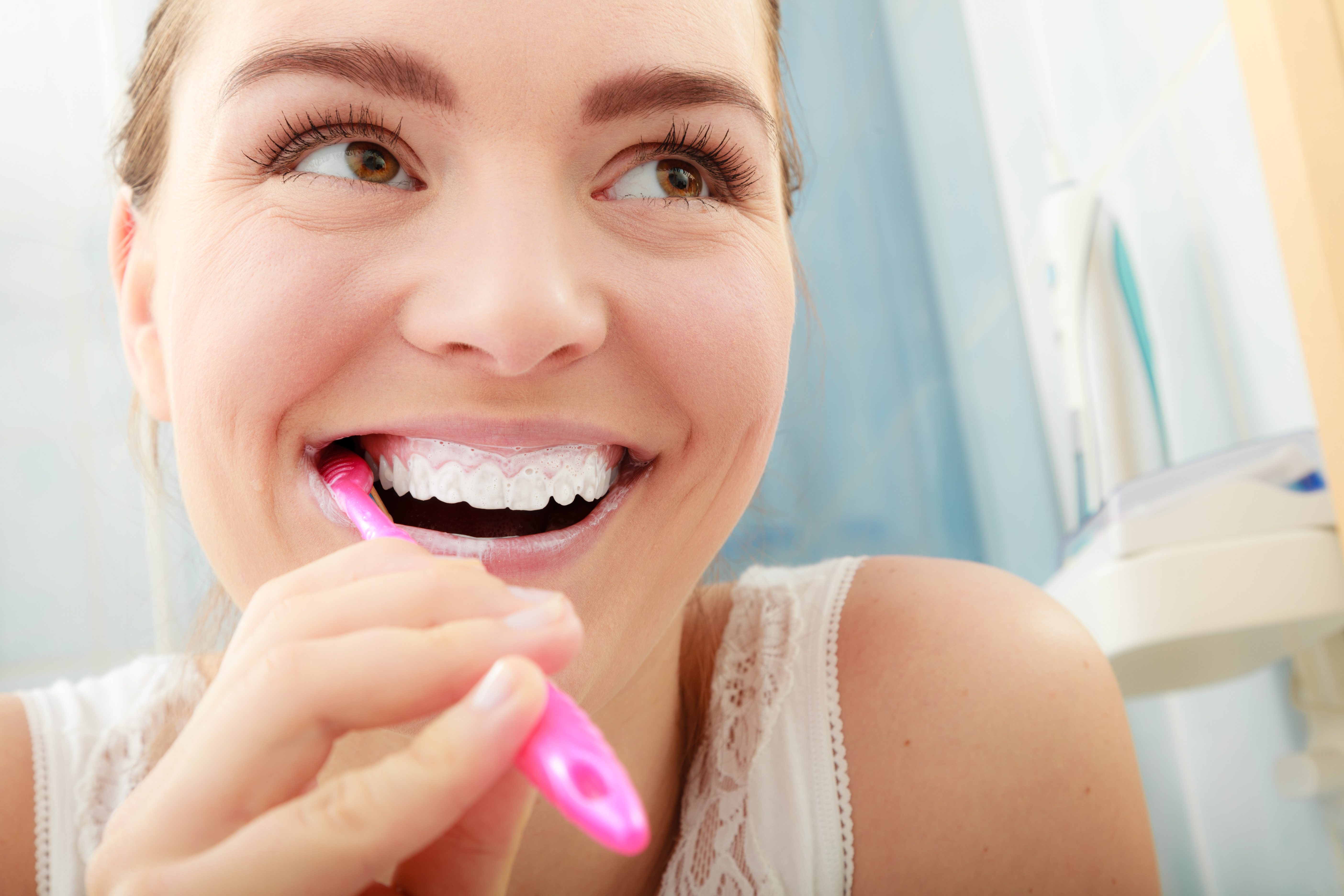 5 Amazing Teeth Whitening Hacks